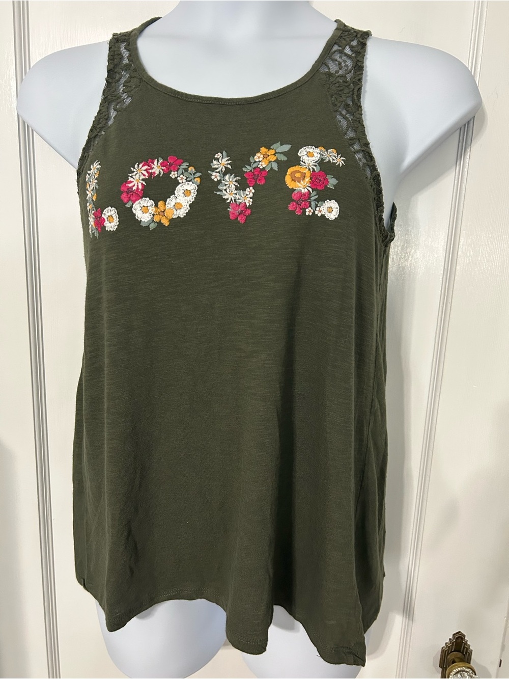 WomensTorrid army olive green with floral LOVE lace trim tank top size 00
